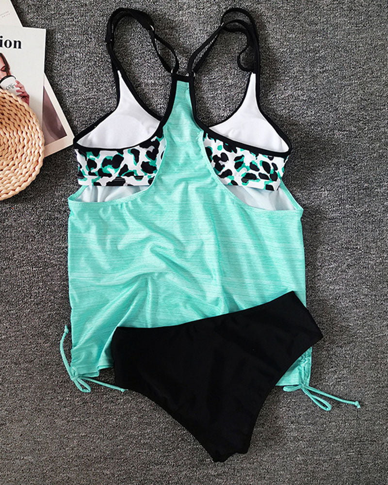 Tankini liso con estampado de leopardo