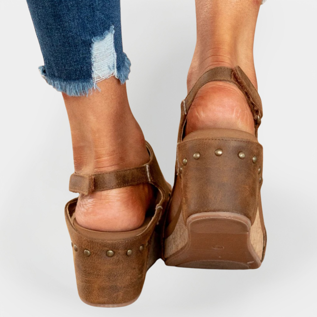 Sandalias de ante con plataforma